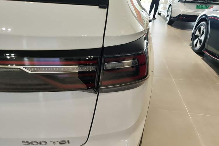 Used Volkswagen Tharu 2023 300TSI Two-Wheel-Drive Full Moon Edition Right Rear Taillight