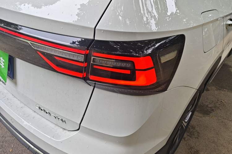 Used Volkswagen Tharu 2023 300TSI Two-Wheel-Drive Full Moon Edition Right Rear Taillight
