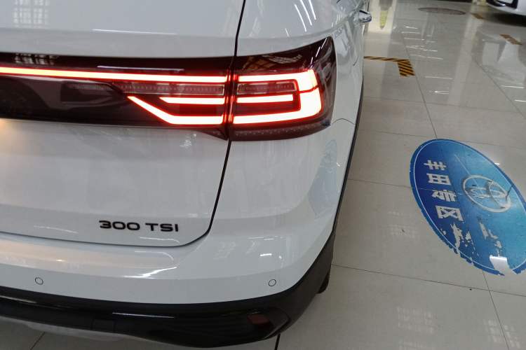 Used Volkswagen Tharu 2023 300TSI Two-Wheel-Drive Full Moon Edition Right Rear Taillight