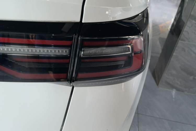 Used Volkswagen Tharu 2023 300TSI Two-Wheel-Drive Crescent Edition Right Rear Taillight