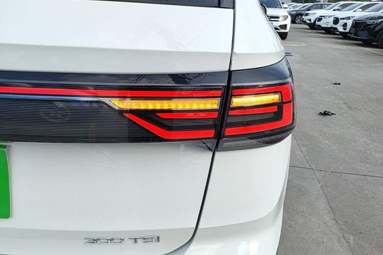 Used Volkswagen Tharu 2023 300TSI Two-Wheel-Drive Moonlight Edition Right Rear Taillight