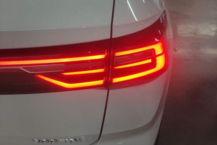 Used Volkswagen Tharu 2023 300TSI Two-Wheel-Drive Full Moon Edition Right Rear Taillight
