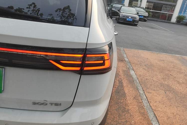 Used Volkswagen Tharu 2023 300TSI Two-Wheel-Drive Full Moon Edition Right Rear Taillight