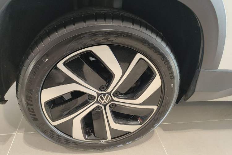 Used Volkswagen Tharu 2023 300TSI Two-Wheel-Drive Full Moon Edition Right Rear Wheel Hub