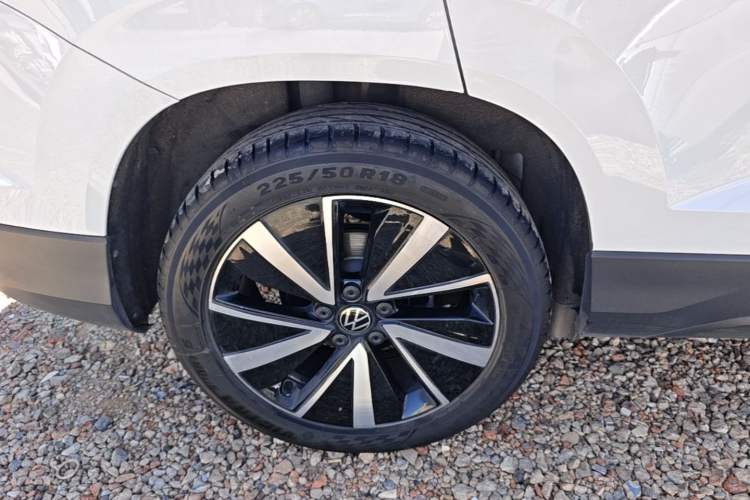 Used Volkswagen Tharu 2023 300TSI Two-Wheel-Drive Moonlight Edition Right Rear Wheel Hub