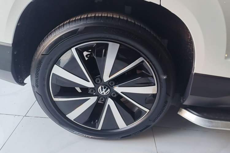 Used Volkswagen Tharu 2023 300TSI Two-Wheel-Drive Moonlight Edition Right Rear Wheel Hub
