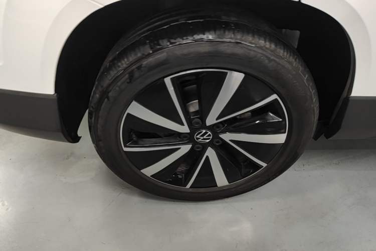 Used Volkswagen Tharu 2023 300TSI Two-Wheel-Drive Moonlight Edition Right Rear Wheel Hub