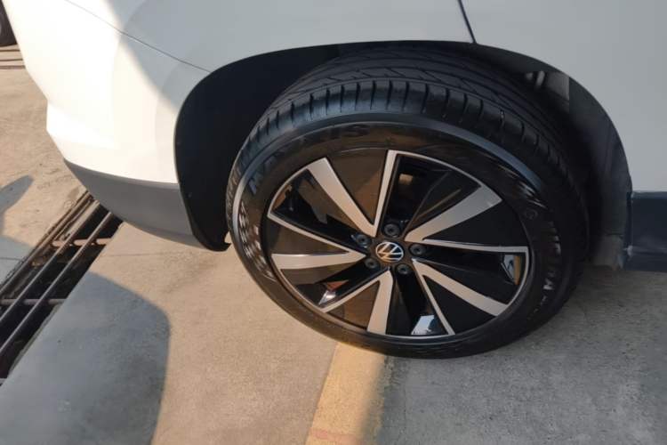 Used Volkswagen Tharu 2023 300TSI Two-Wheel-Drive Moonlight Edition Right Rear Wheel Hub