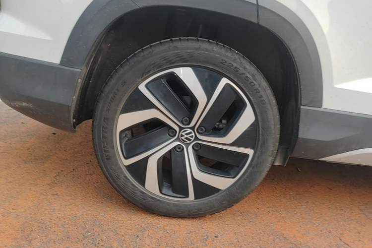 Used Volkswagen Tharu 2023 300TSI Two-Wheel-Drive Full Moon Edition Right Rear Wheel Hub