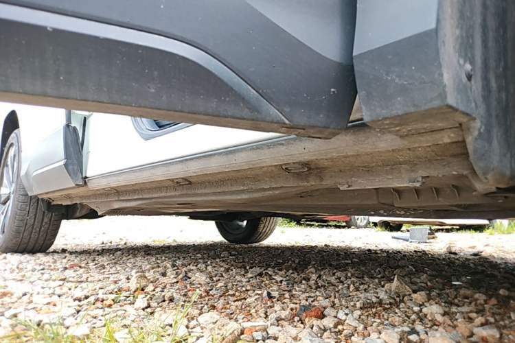 Used Volkswagen Tharu 2023 300TSI Two-Wheel-Drive Moonlight Edition Right Side Sill