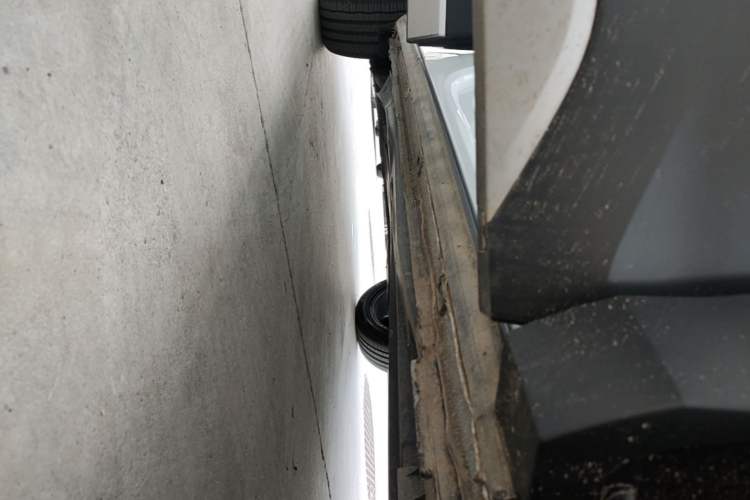 Used Volkswagen Tharu 2023 300TSI Two-Wheel-Drive Full Moon Edition Right Side Sill