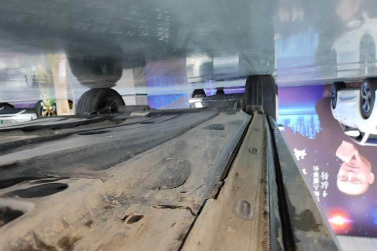 Used Volkswagen Tharu 2023 300TSI Two-Wheel-Drive Moonlight Edition Right Side Sill
