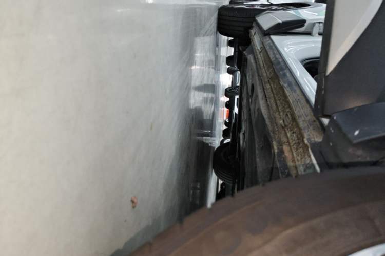 Used Volkswagen Tharu 2023 300TSI Two-Wheel-Drive Full Moon Edition Right Side Sill