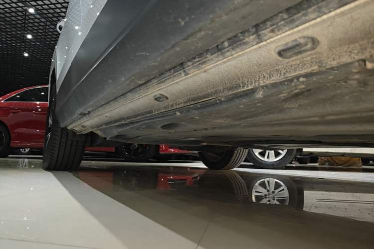 Used Volkswagen Tharu 2023 300TSI Two-Wheel-Drive Moonlight Edition Right Side Sill