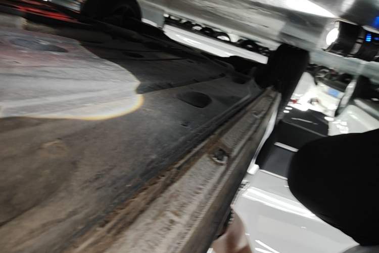 Used Volkswagen Tharu 2023 300TSI Two-Wheel-Drive Moonlight Edition Right Side Sill