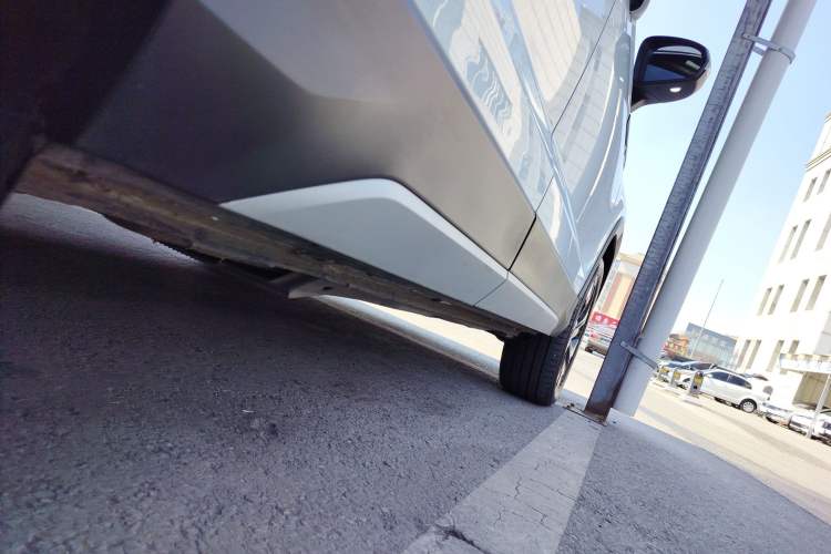 Used Volkswagen Tharu 2023 300TSI Two-Wheel-Drive Full Moon Edition Right Side Sill