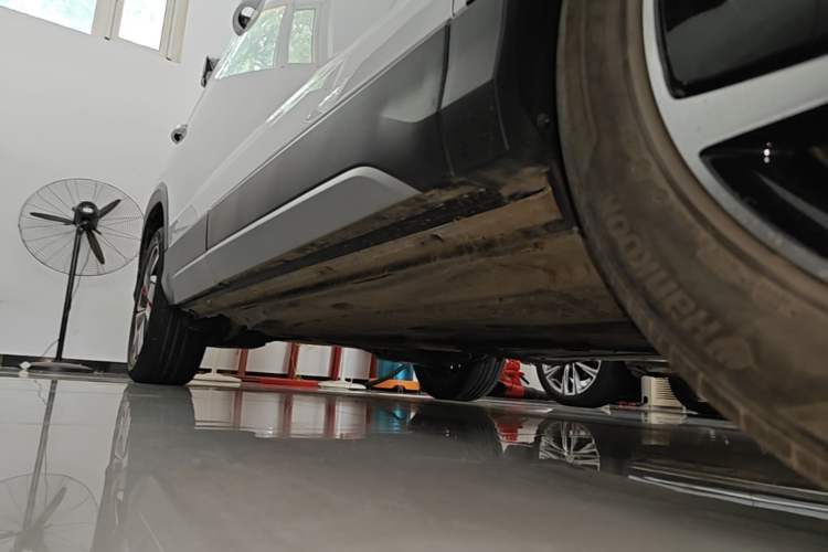 Used Volkswagen Tharu 2023 300TSI Two-Wheel-Drive Full Moon Edition Right Side Sill
