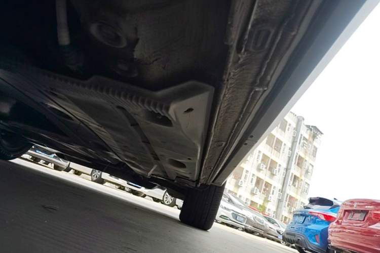 Used Volkswagen Tharu 2023 300TSI Two-Wheel-Drive Moonlight Edition Right Side Sill