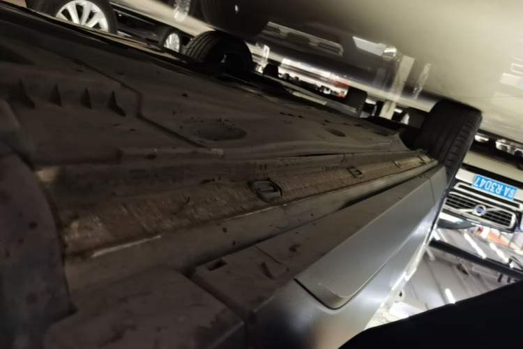 Used Volkswagen Tharu 2023 300TSI Two-Wheel-Drive Moonlight Edition Right Side Sill