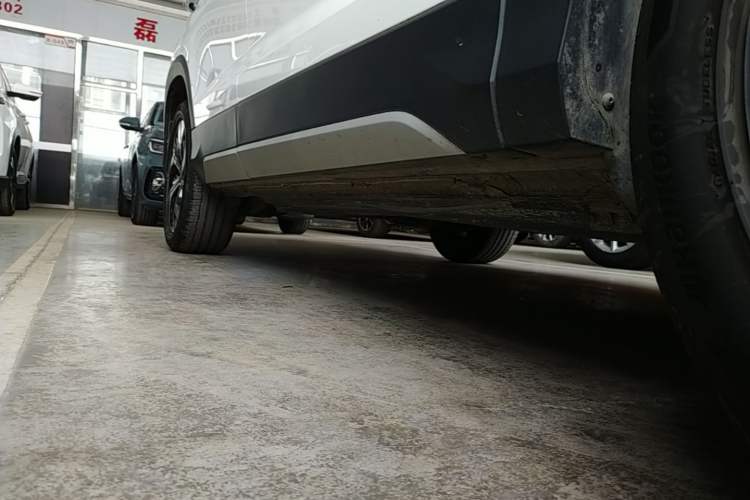 Used Volkswagen Tharu 2023 300TSI Two-Wheel-Drive Full Moon Edition Right Side Sill