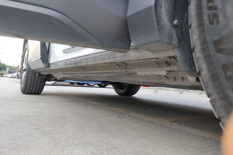 Used Volkswagen Tharu 2023 300TSI Two-Wheel-Drive Moonlight Edition Right Side Sill