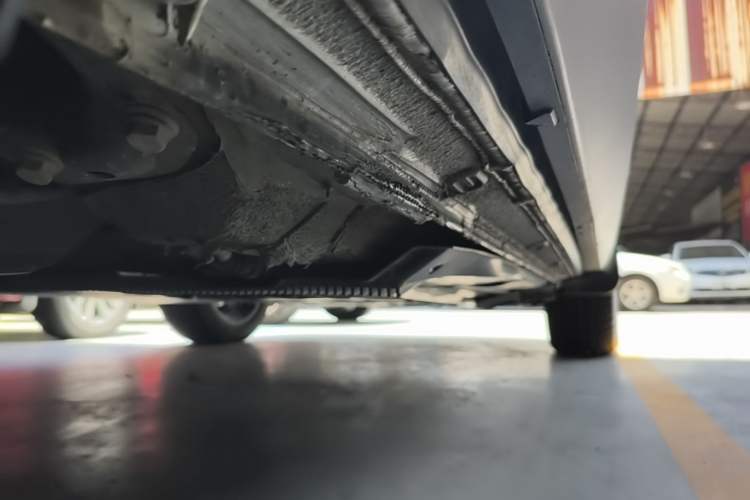 Used Volkswagen Tharu 2023 300TSI Two-Wheel-Drive Full Moon Edition Right Side Sill