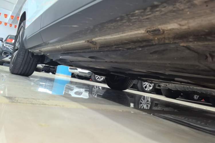 Used Volkswagen Tharu 2023 300TSI Two-Wheel-Drive Moonlight Edition Right Side Sill