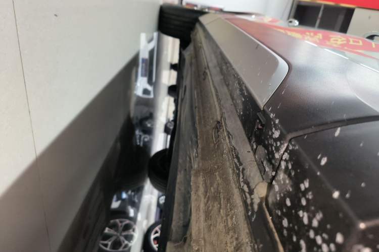 Used Volkswagen Tharu 2023 300TSI Two-Wheel-Drive Moon Luxury Edition Right Side Sill