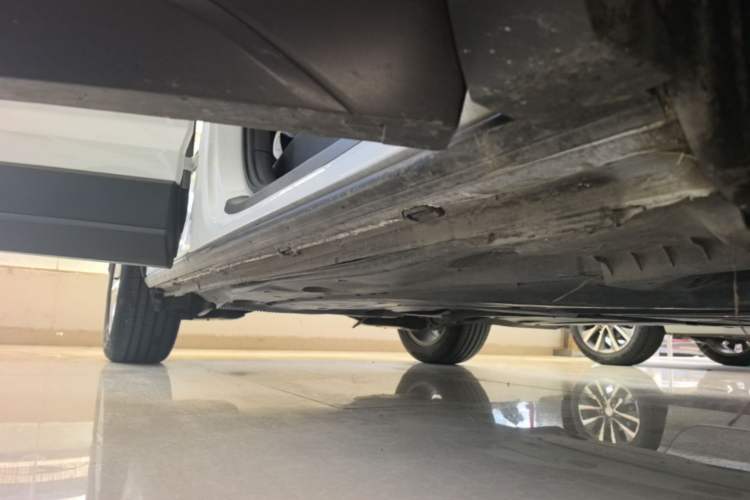 Used Volkswagen Tharu 2023 300TSI Two-Wheel-Drive Crescent Edition Right Side Sill