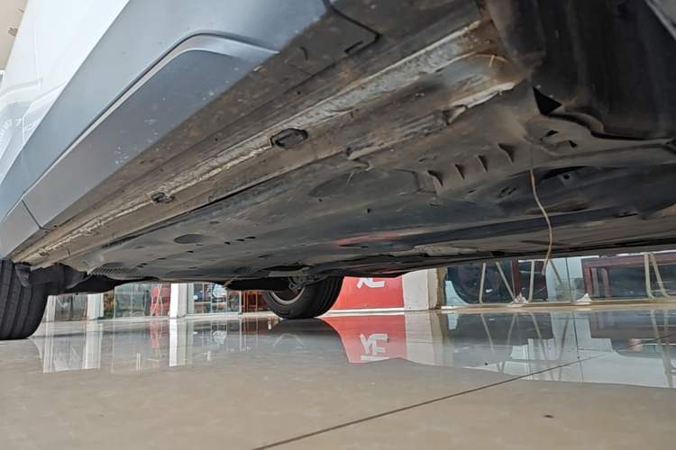 Used Volkswagen Tharu 2023 300TSI Two-Wheel-Drive Crescent Edition Right Side Sill