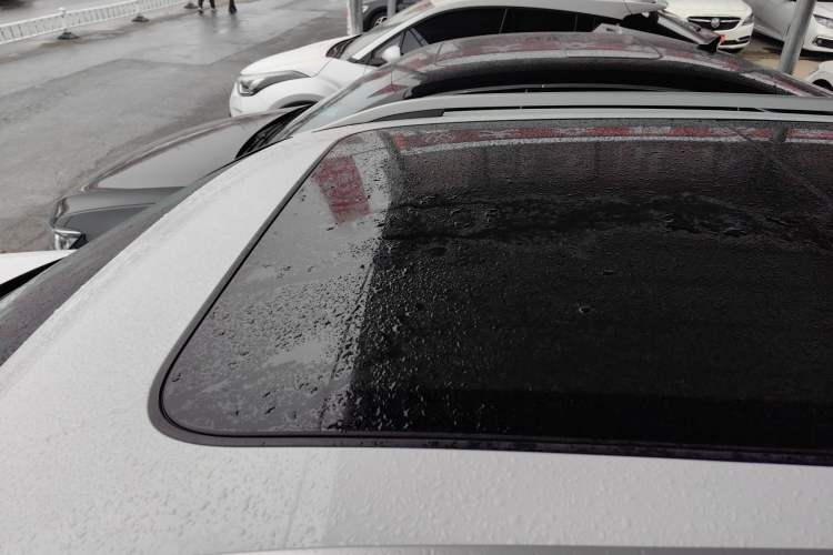 Used Volkswagen Tharu 2023 300TSI Two-Wheel-Drive Full Moon Edition Roof