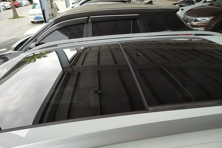 Used Volkswagen Tharu 2023 300TSI Two-Wheel-Drive Full Moon Edition Roof