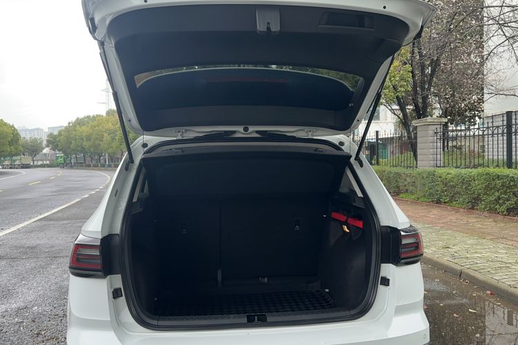 Used Volkswagen Tharu 2023 300TSI Two-Wheel-Drive Moonlight Edition
