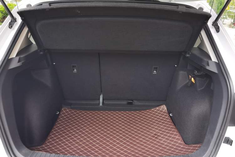 Used Volkswagen Tharu 2023 300TSI Two-Wheel-Drive Crescent Edition Trunk