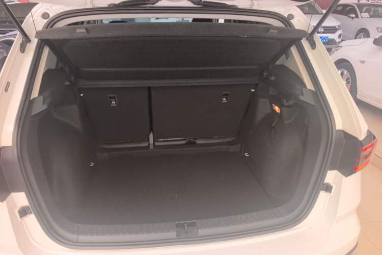 Used Volkswagen Tharu 2023 300TSI Two-Wheel-Drive Crescent Edition Trunk