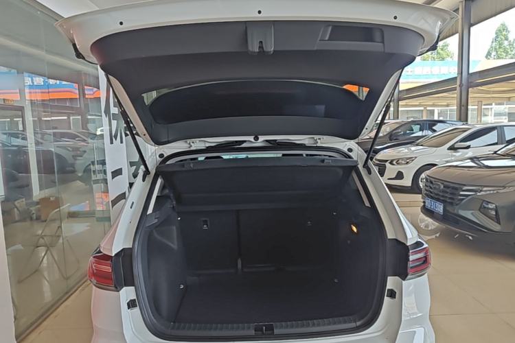 Used Volkswagen Tharu 2023 300TSI Two-Wheel-Drive Crescent Edition Trunk