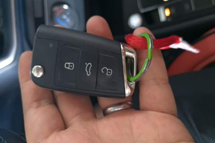 Used Volkswagen Tharu 2023 300TSI Two-Wheel-Drive Crescent Edition Vehicle Key