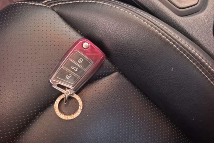 Used Volkswagen Tharu 2023 300TSI Two-Wheel-Drive Crescent Edition Vehicle Key