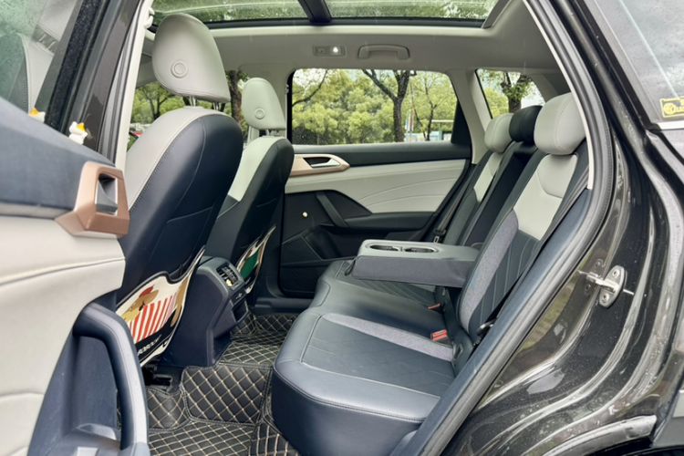 Used Volkswagen Tharu 2024 300TSI Two-Wheel-Drive Full Moon Edition Interior 3