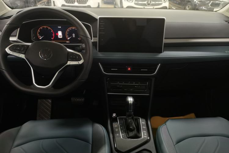 Used Volkswagen Tharu 2024 300TSI Two-Wheel-Drive Full Moon Edition Interior 3