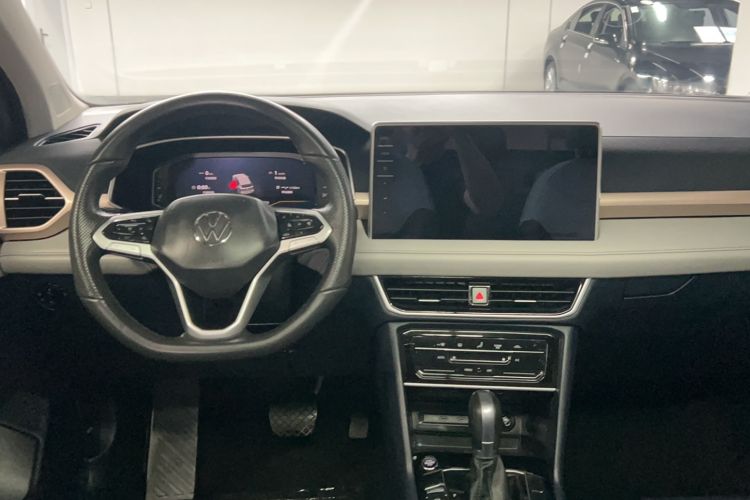 Used Volkswagen Tharu 2024 300TSI Two-Wheel-Drive Full Moon Edition Center Console