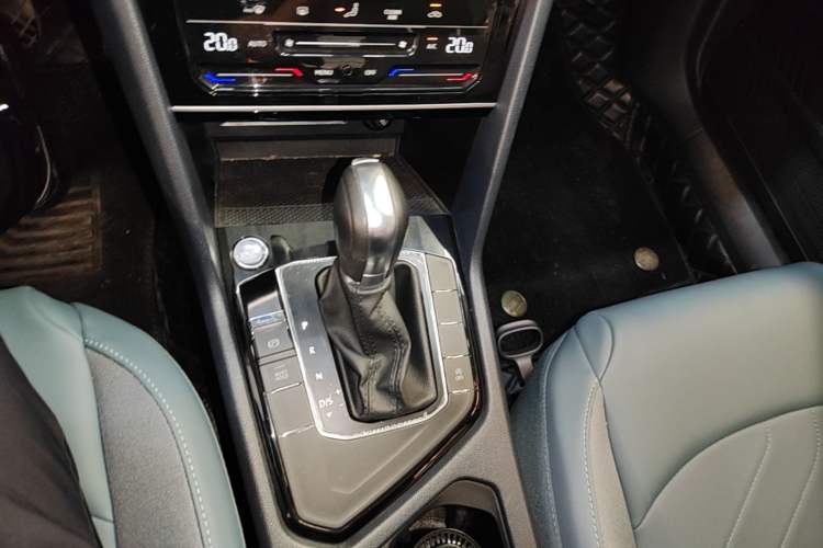 Used Volkswagen Tharu 2024 300TSI Two-Wheel-Drive Moonlight Edition Gear Lever