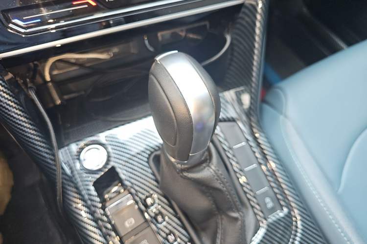 Used Volkswagen Tharu 2024 300TSI Two-Wheel-Drive Full Moon Edition Gear Lever