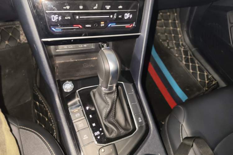Used Volkswagen Tharu 2024 300TSI Two-Wheel-Drive Full Moon Edition Gear Lever