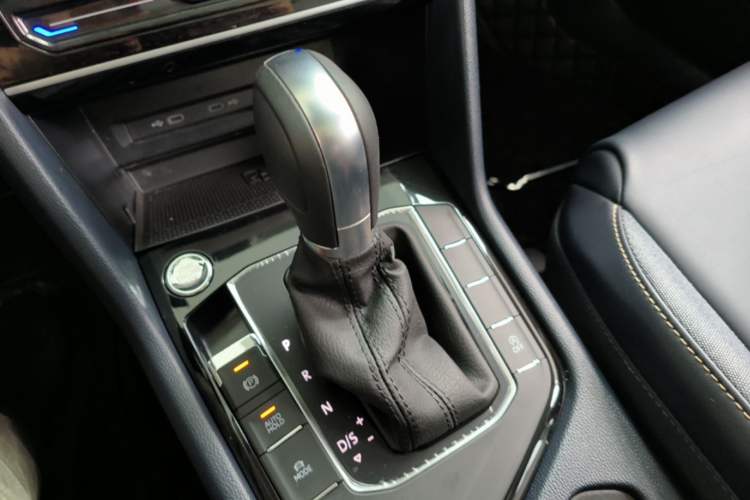 Used Volkswagen Tharu 2024 300TSI Two-Wheel-Drive Full Moon Edition Gear Lever