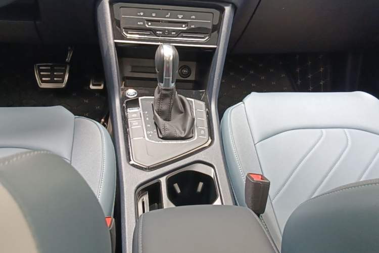 Used Volkswagen Tharu 2024 300TSI Two-Wheel-Drive Moonlight Edition Gear Lever