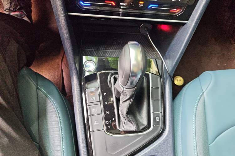 Used Volkswagen Tharu 2024 300TSI Two-Wheel-Drive Moonlight Edition Gear Lever