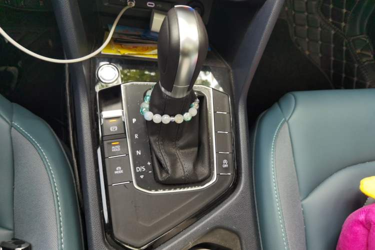 Used Volkswagen Tharu 2024 300TSI Two-Wheel-Drive Full Moon Edition Gear Lever
