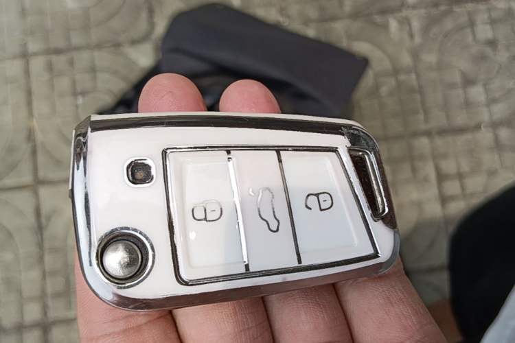 Used Volkswagen Tharu 2024 300TSI Two-Wheel-Drive Moonlight Edition Interior 1