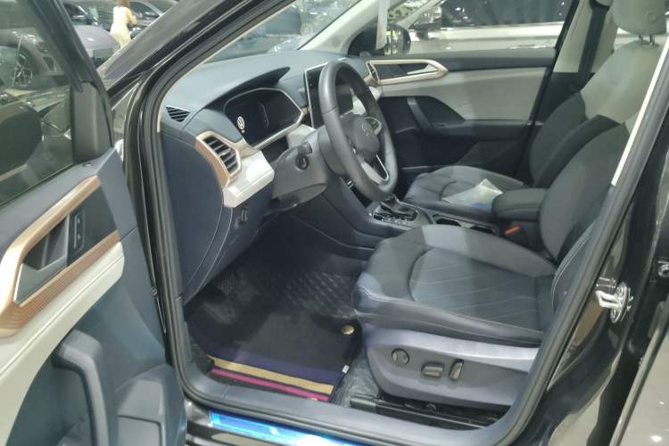 Used Volkswagen Tharu 2024 300TSI Two-Wheel-Drive Full Moon Edition Interior 2